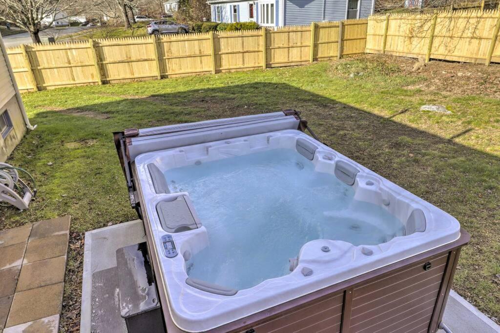 New! Updated Mystic Home W/ Sauna, Hot Tub & Deck Exterior photo