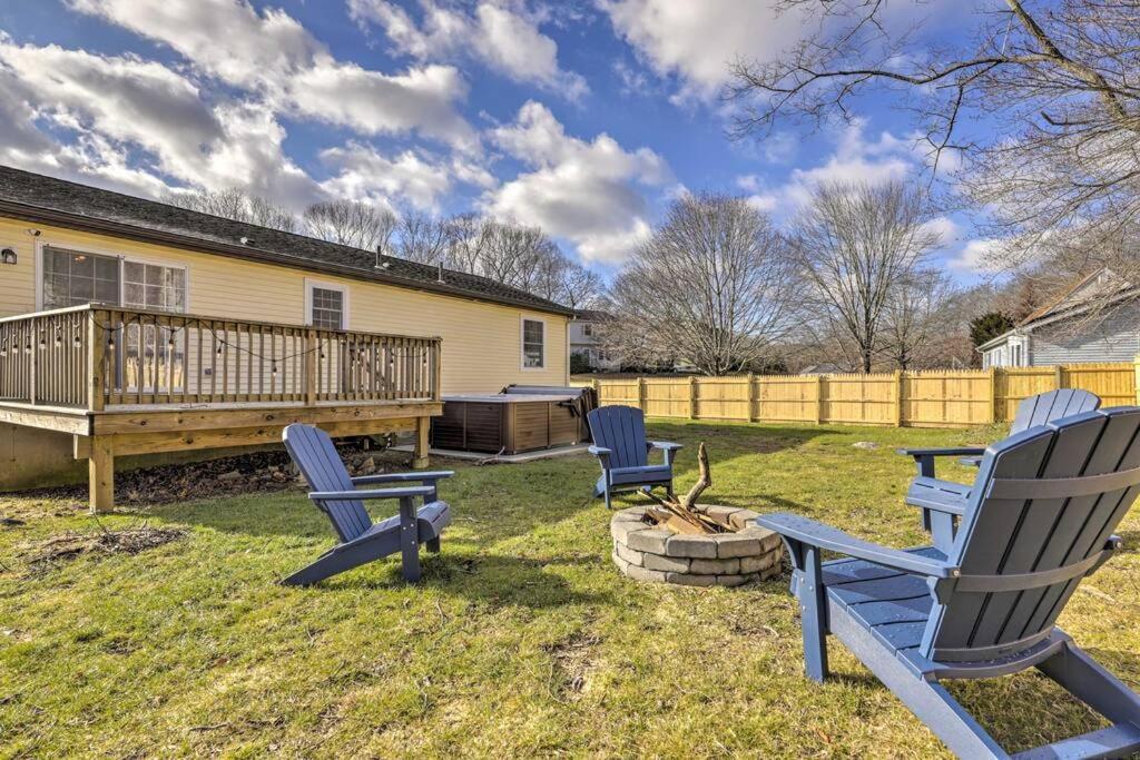 New! Updated Mystic Home W/ Sauna, Hot Tub & Deck Exterior photo