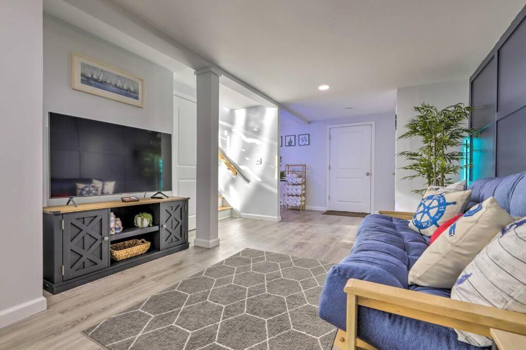 New! Updated Mystic Home W/ Sauna, Hot Tub & Deck Exterior photo