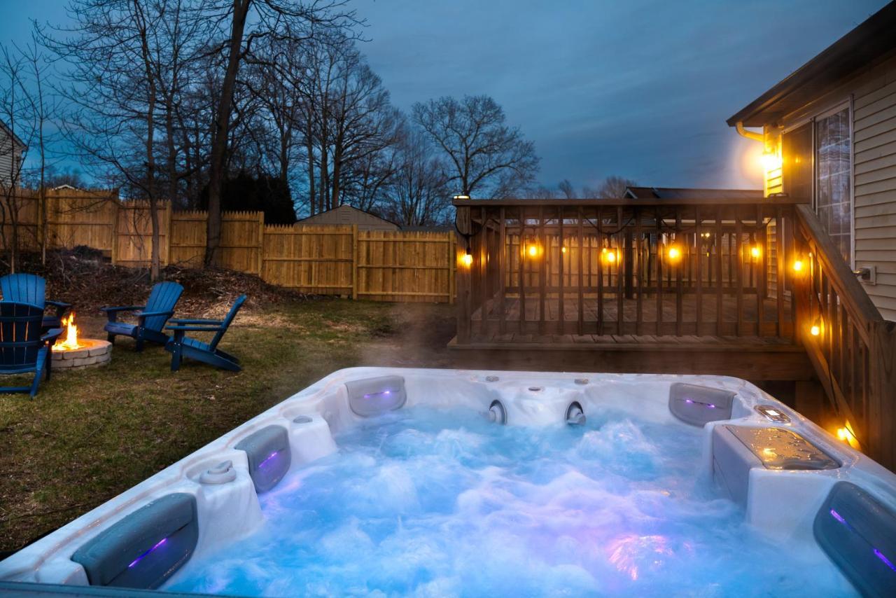New! Updated Mystic Home W/ Sauna, Hot Tub & Deck Exterior photo