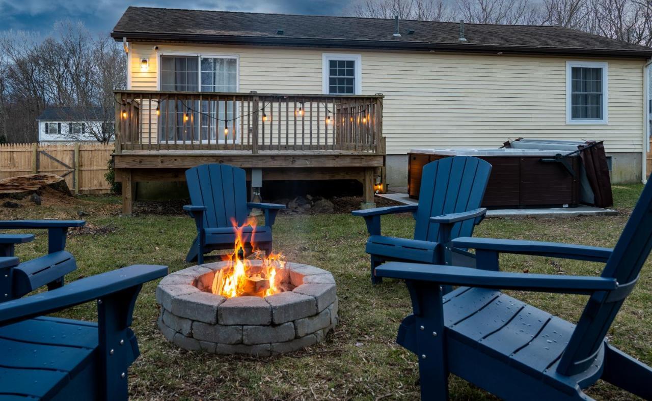 New! Updated Mystic Home W/ Sauna, Hot Tub & Deck Exterior photo