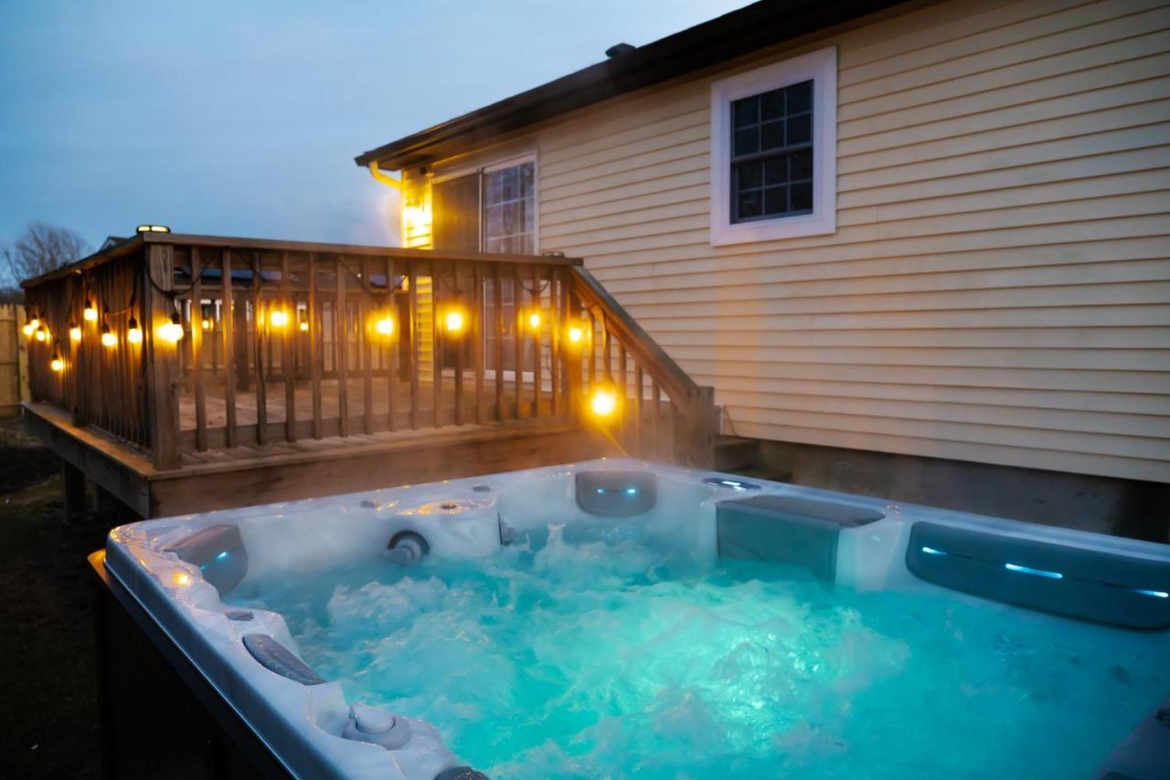 New! Updated Mystic Home W/ Sauna, Hot Tub & Deck Exterior photo