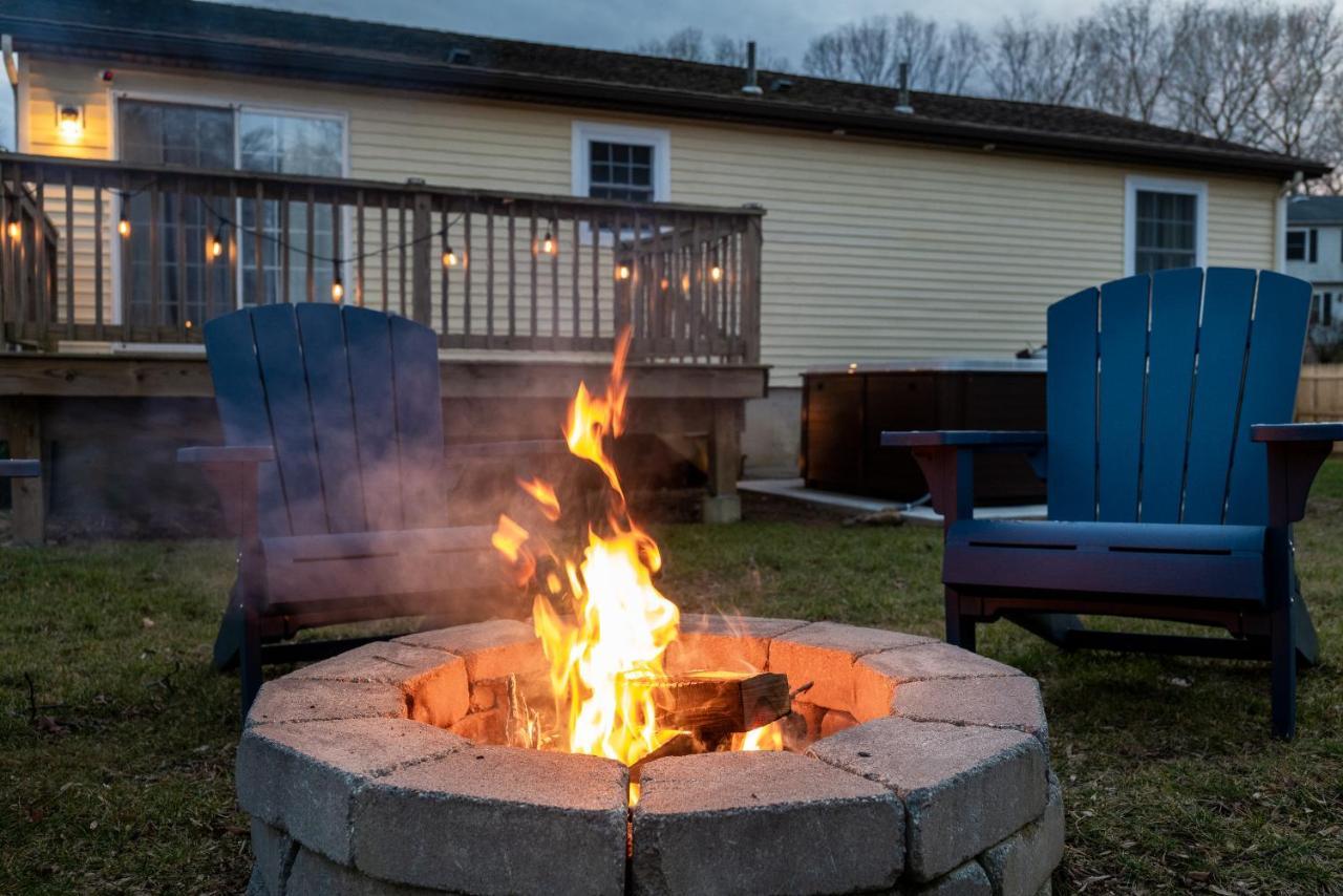 New! Updated Mystic Home W/ Sauna, Hot Tub & Deck Exterior photo